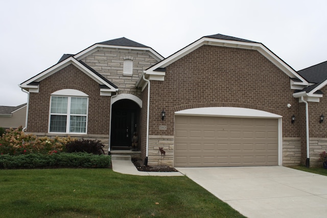 view of front facade featuring a garage and a front lawn