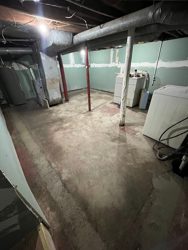 basement featuring washer / dryer