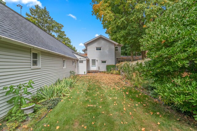 89 E Chicago St, Quincy, MI 49082 - rear view of property featuring a yard