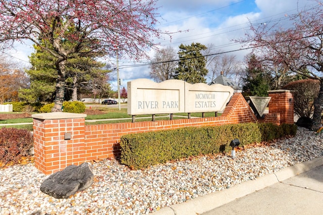 view of community / neighborhood sign