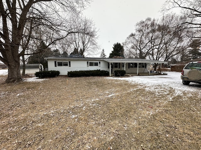 single story home featuring a porch