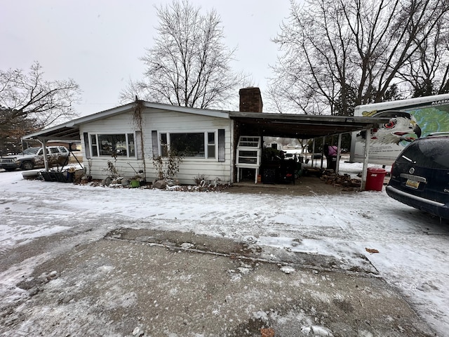 view of front facade with a carport