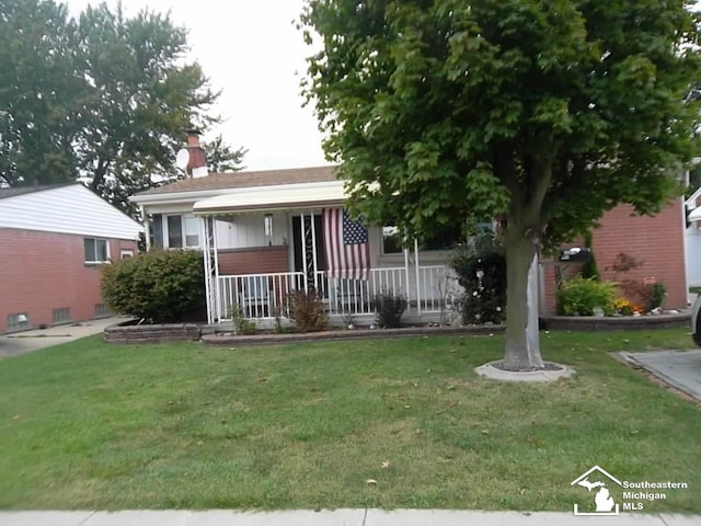 view of front of house featuring a front yard and a porch