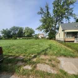 26165 W Outer Dr, Detroit, MI 48217