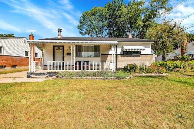 view of front facade featuring a porch and a front yard