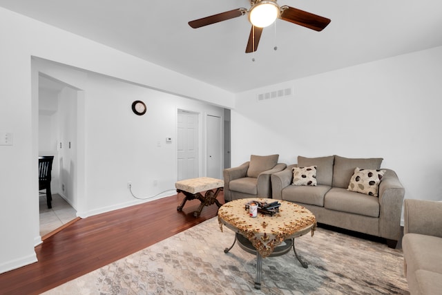 living room featuring hardwood / wood-style flooring and ceiling fan