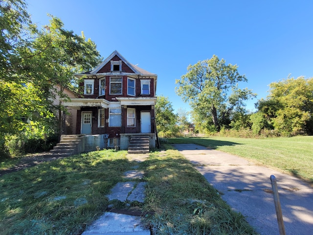 view of front of home with a front yard