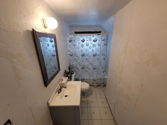 full bathroom with vaulted ceiling, vanity, shower / bath combo, and toilet