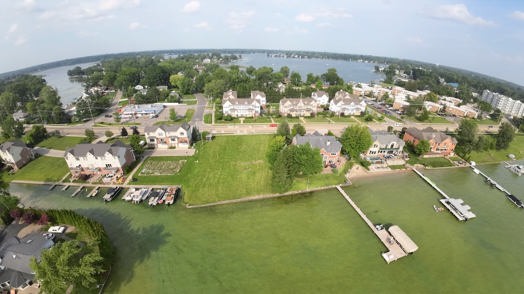 1540 Cass Lake Rd, Keego Harbor, MI 48320