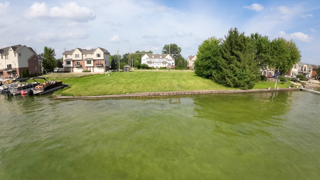 1540 Cass Lake Rd, Keego Harbor, MI 48320