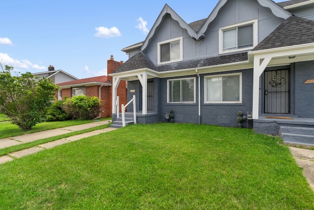 view of front of house with a front lawn