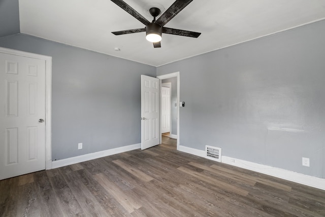 empty room featuring ceiling fan and dark wood-type flooring