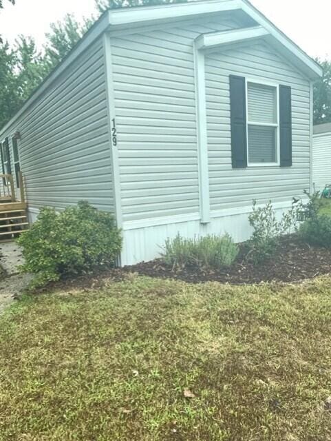 view of side of property featuring a yard