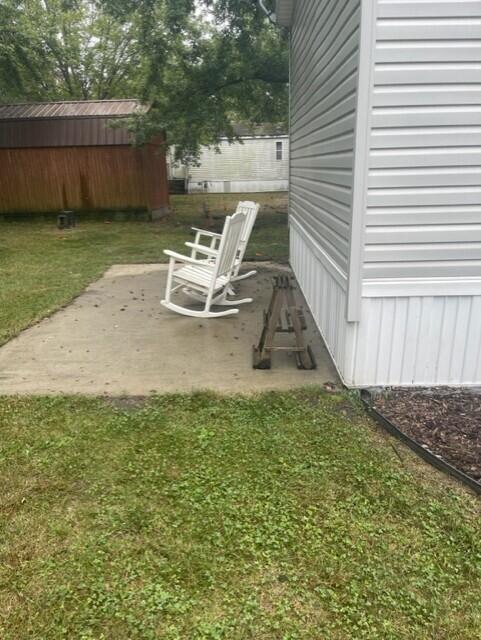 view of yard with a patio area