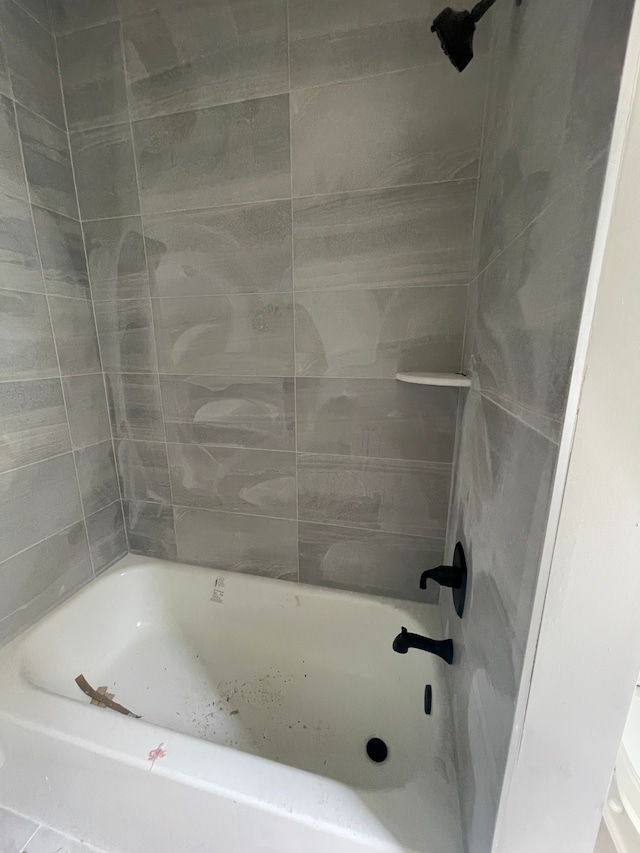 bathroom featuring shower / bathing tub combination
