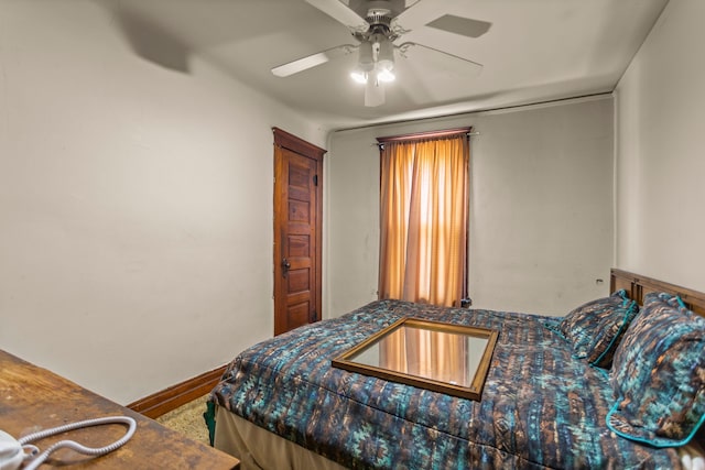 bedroom with ceiling fan