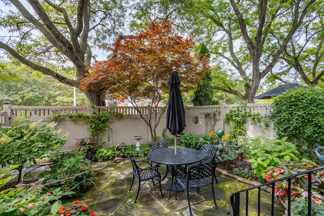 2100 Hyde Park Rd, Detroit, MI 48207 - fenced backyard featuring a patio area and outdoor dining area