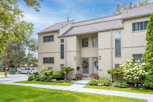 view of front of home with a front yard