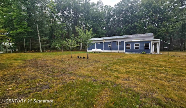 view of front of house with a front lawn