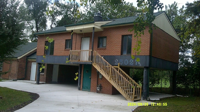 view of front facade