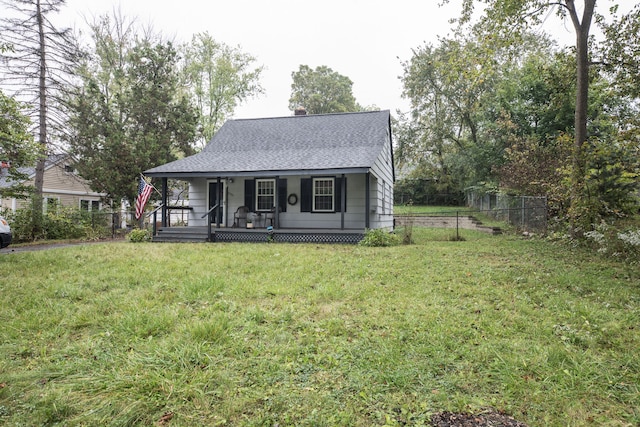 view of front facade featuring a front lawn and covered porch