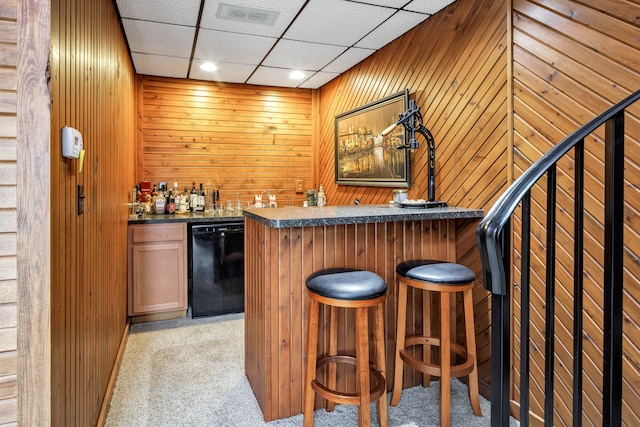 bar with light carpet, a drop ceiling, and dishwasher