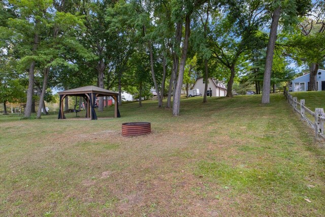 10350 Half Moon Dr, Pinckney, MI 48169
