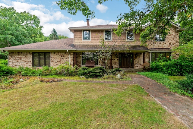 view of front of home featuring a front lawn