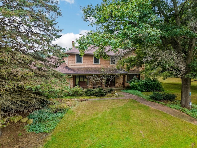 view of front of home featuring a front lawn