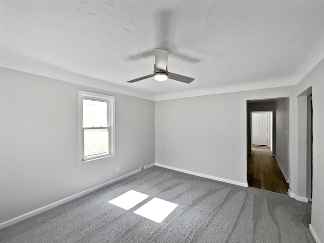 carpeted empty room featuring ceiling fan