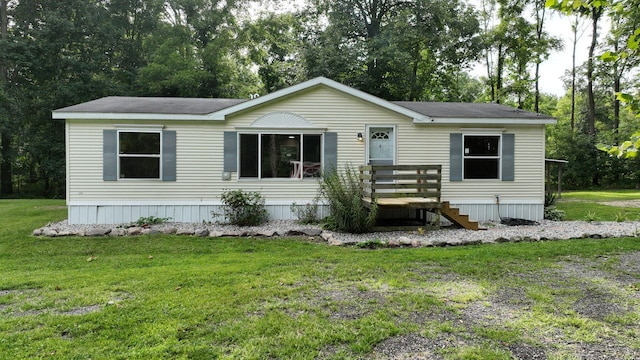 manufactured / mobile home with a front lawn