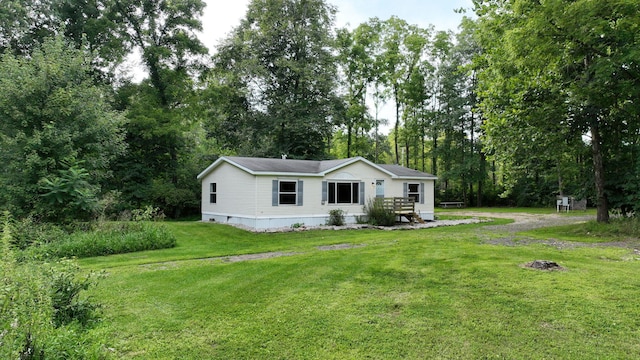 view of front of house featuring a front yard