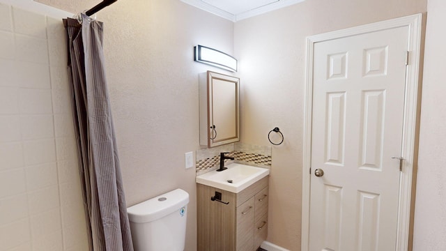 bathroom featuring tasteful backsplash, a shower with curtain, crown molding, toilet, and vanity