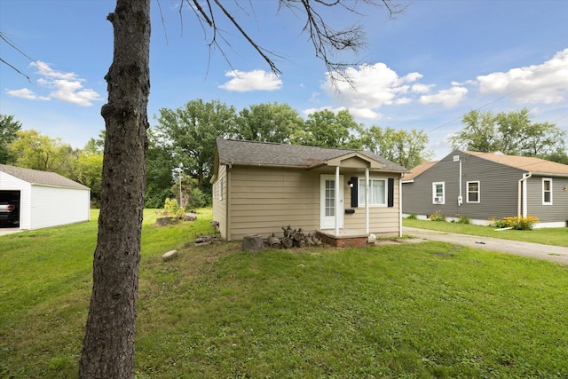 view of front of home with a front lawn