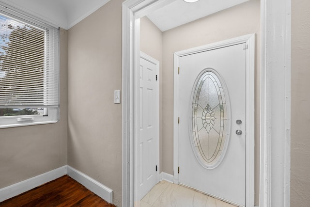18272 Ohio St, Detroit, MI 48221 - entrance foyer featuring baseboards