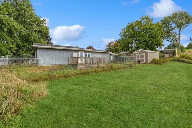 view of yard featuring a storage unit