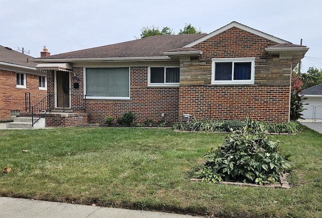 view of front facade featuring a front lawn