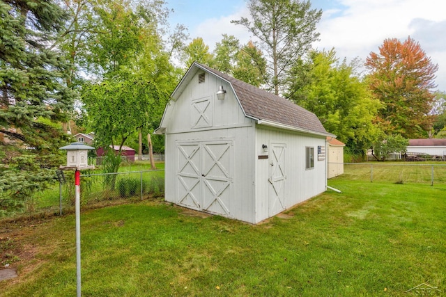 view of outdoor structure featuring a yard