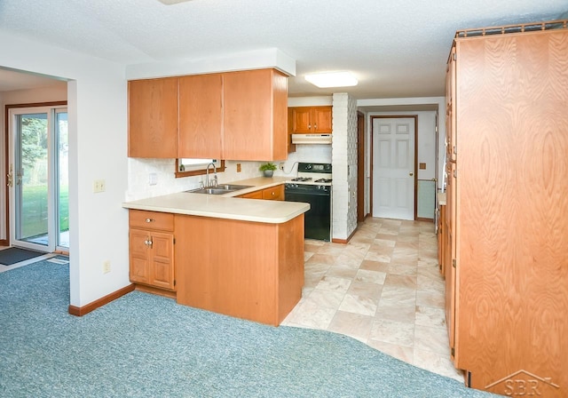 kitchen featuring kitchen peninsula, decorative backsplash, sink, and white range with gas stovetop