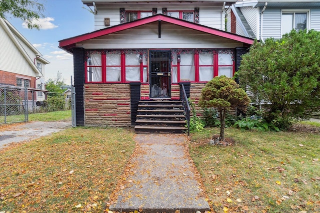 view of front of property with a front yard