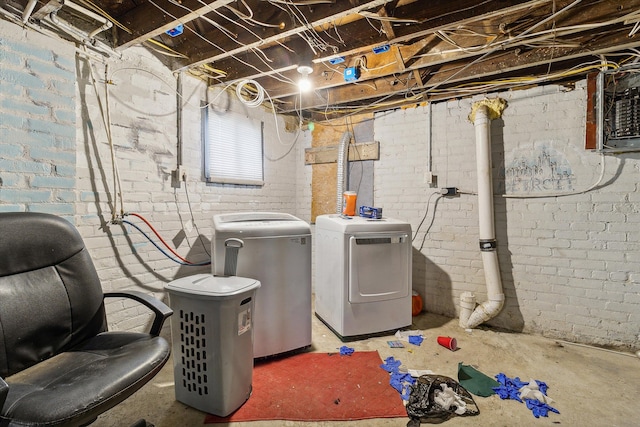 laundry room featuring washer and clothes dryer