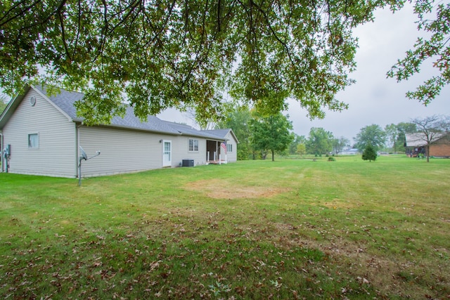 view of yard featuring cooling unit