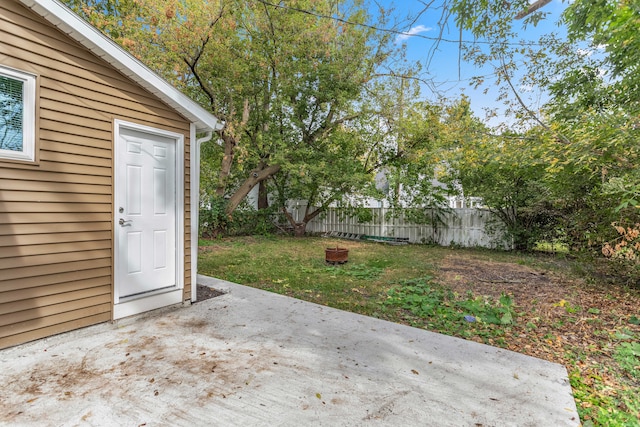 view of yard with a patio area