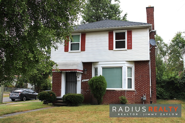 view of front of home featuring a front yard