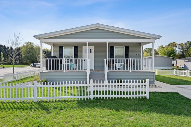 view of front of home with covered porch and a front lawn