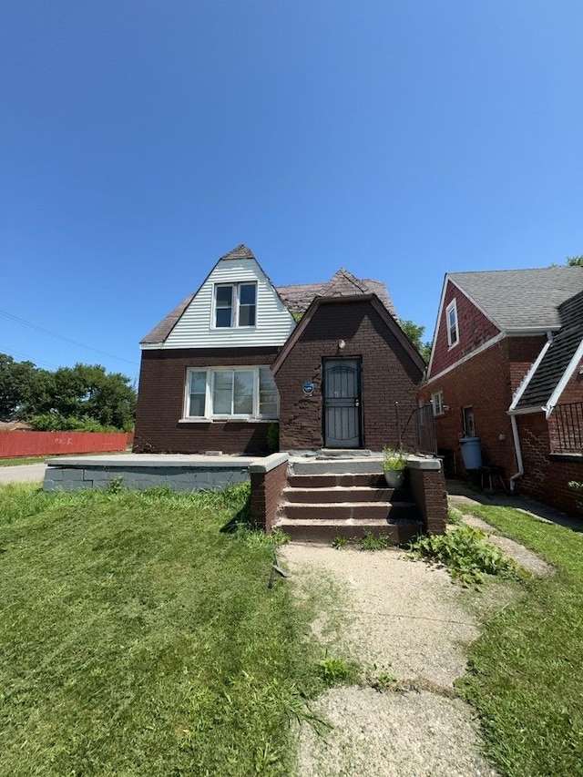 view of front of property with a front lawn