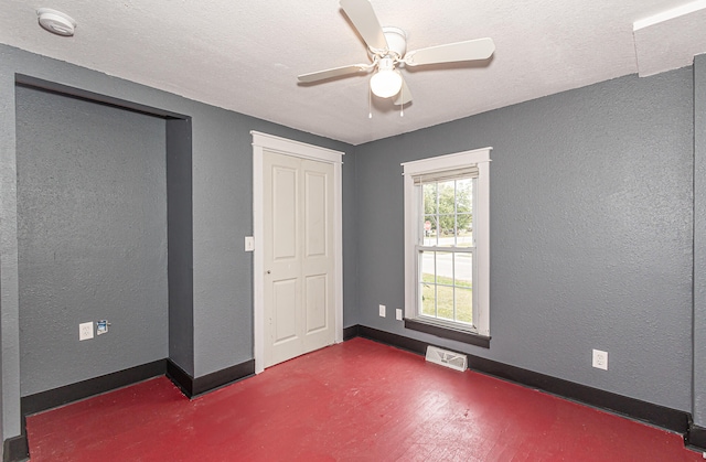 unfurnished bedroom featuring ceiling fan