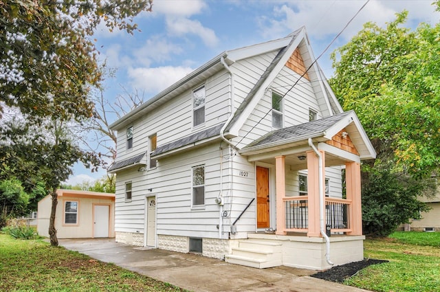 view of front of house with a front yard