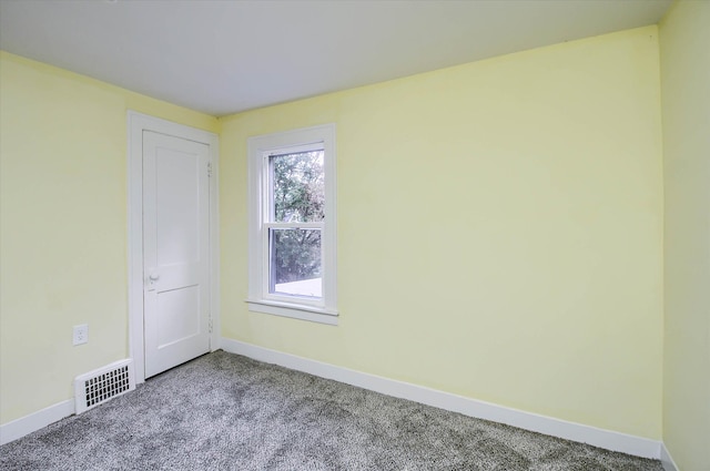 spare room featuring carpet floors