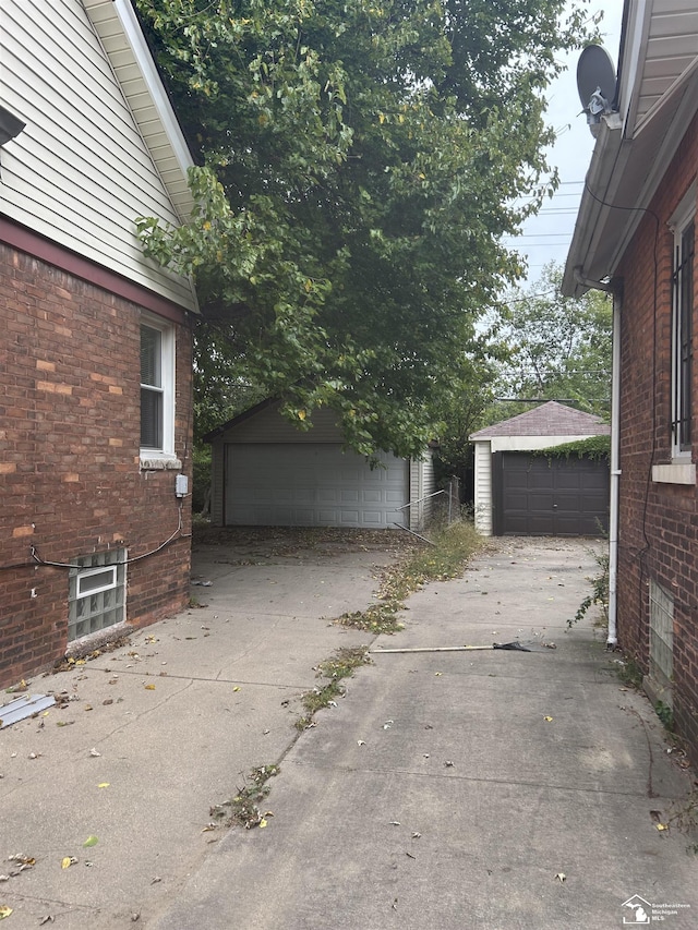 view of detached garage